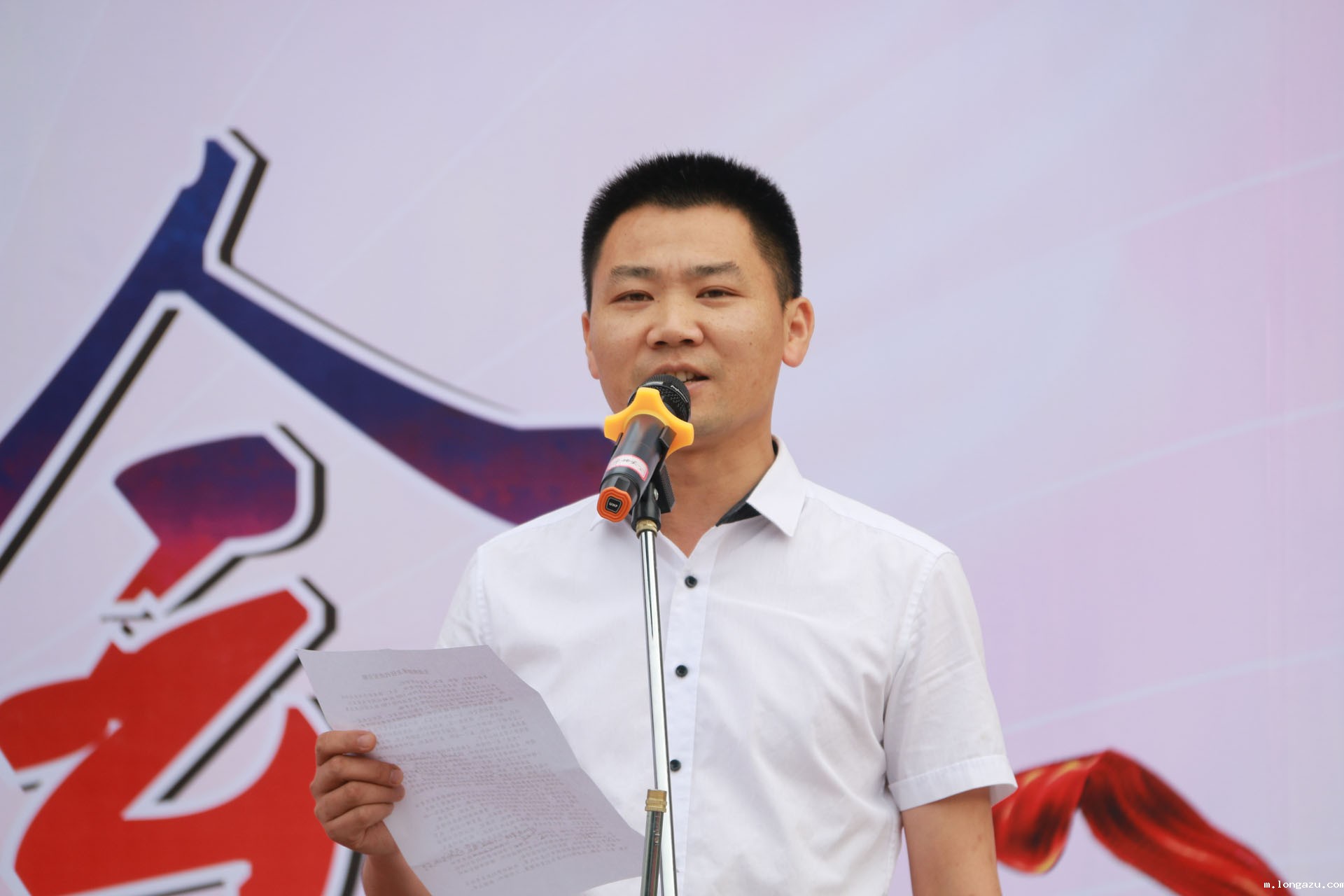 16.先进班级班主任代表讲话    1701班班主任 易戇如.jpg